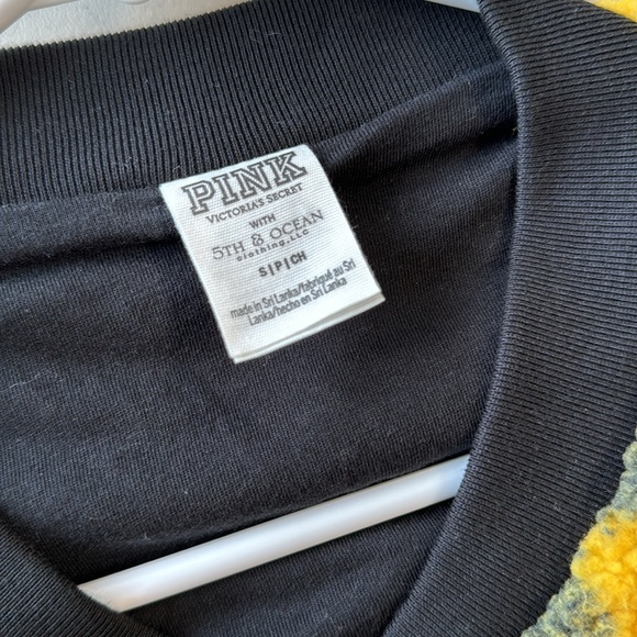 VS Pink Iowa Hawkeyes Fleece size Small - Picture 3 of 6